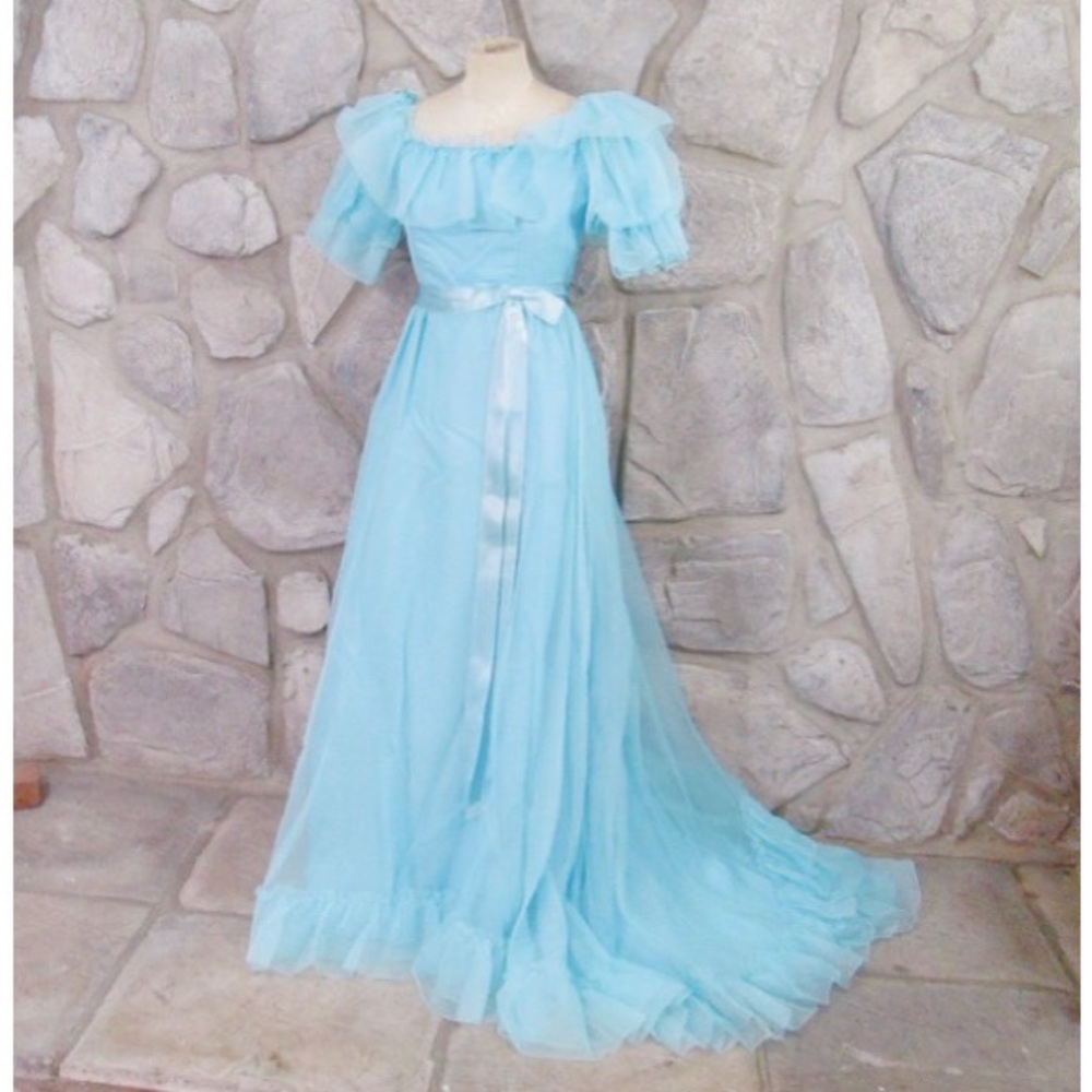 Vintage Dress ✨ 1970’s baby blue